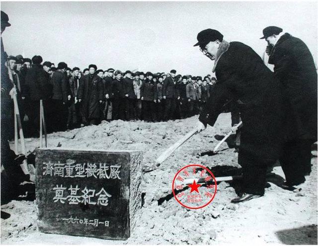 酸反应塔破碎机