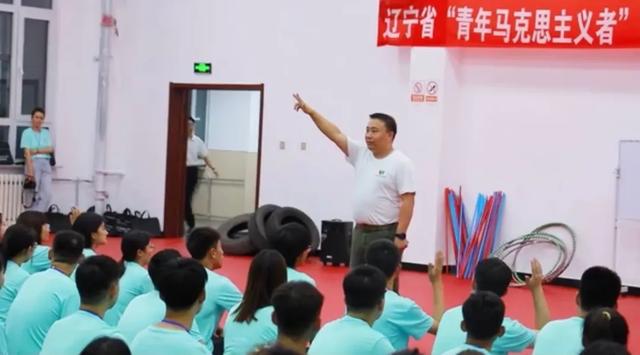 车辆工程团支部风采展标语