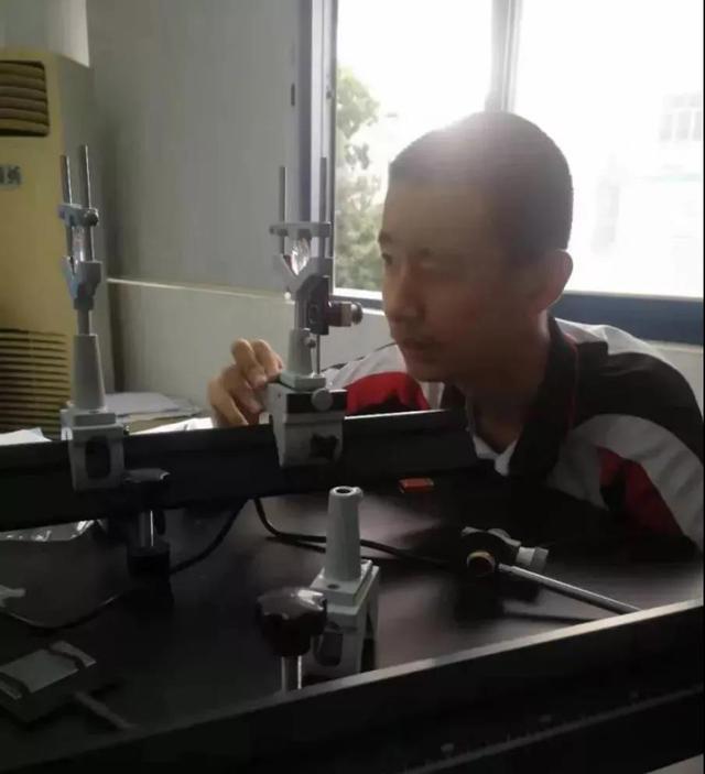 14岁上清华，22岁博士毕业，偶尔考试故意放水让出第一的位置……网友：打扰了，人间又凑了一天
