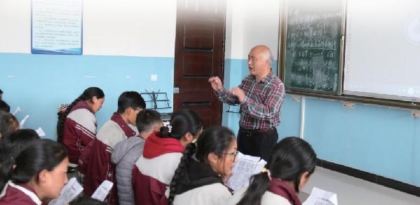 课前三分钟读书推荐主持人台词(课前3分钟主持人台词)