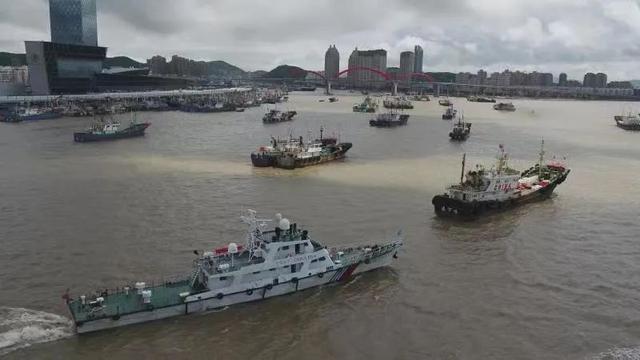 “灿都”影响今日开始，浙江拉响海上台风警报，暴雨大暴雨都可能来...