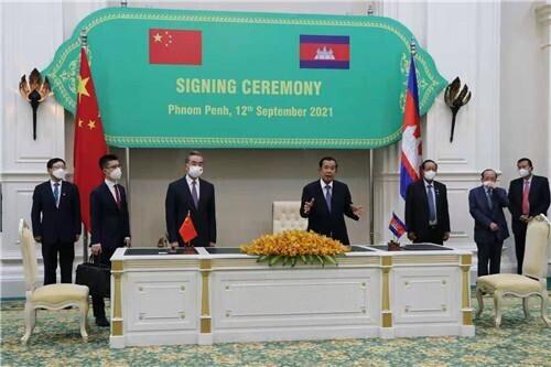 王毅访问柬埔寨，首相洪森：柬虽是小国，但不会在压力下退缩