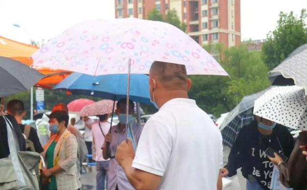“放假回来妈给你做好吃的”