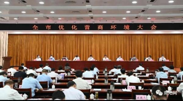 市委书记连发七问：为什么企业和群众找政府办事这么难？