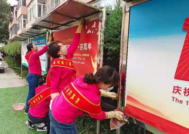 新城区第二幼儿园党支部开展清理整顿园内卫生义务劳动