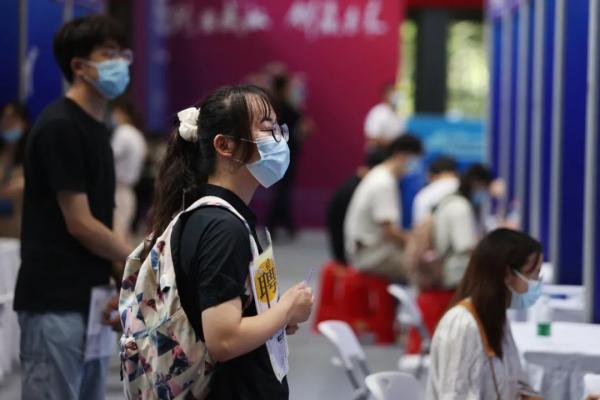 研究推动婴幼儿照护费纳入个税专项扣除！关于妇女儿童发展，国务院发文