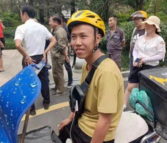 杭州热心肠的外卖小哥找到了！送单途中他“抽空”救了个火