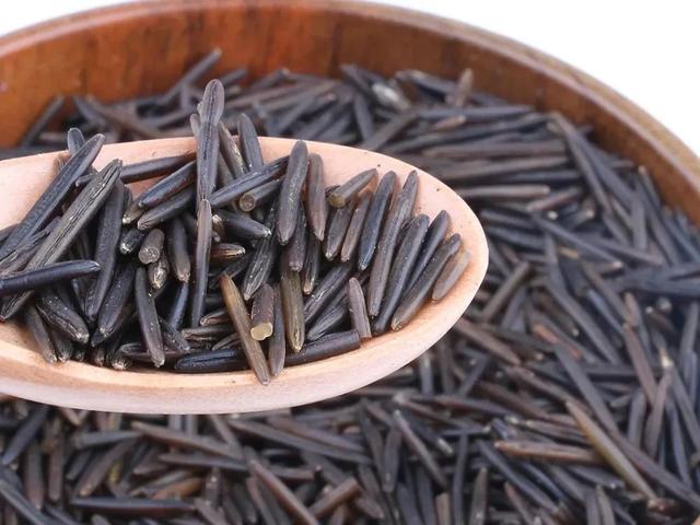 长得像笋却不是笋的茭白，这样吃能清热生津、利尿除湿