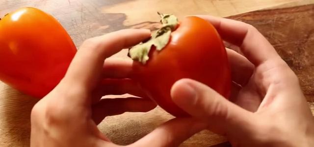 老话常说：“一个柿子十副药”，说的是什么意思？医生来告诉你