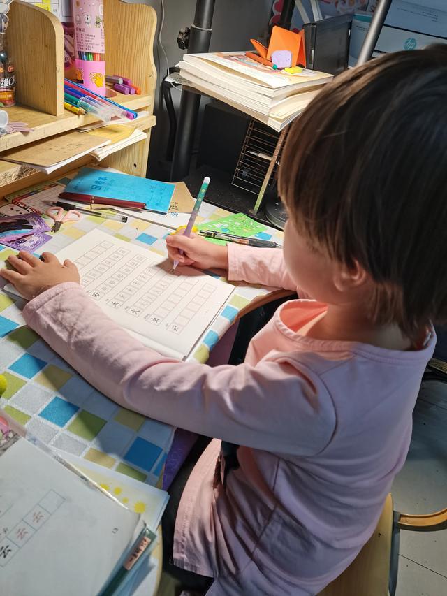 为什么老一辈养孩子那么容易，这一届父母却在感慨“小儿难养”