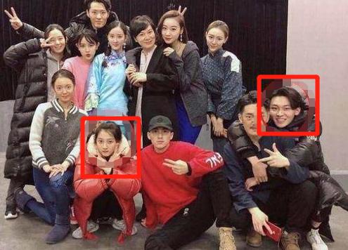 和关晓彤周也是同学，出道演冯小刚作品，刘奕君儿子资源简直太好