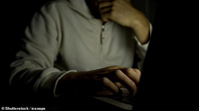 澳洲小学男老师假扮13岁少女上网骗取私密照，竟有71名男生受害