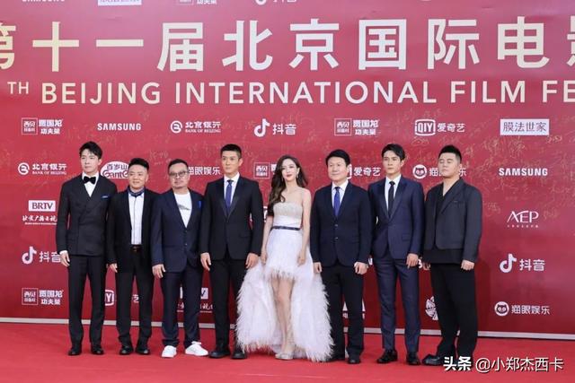北影红毯巩俐完胜，众女星纷纷翻车，我觉得怪它