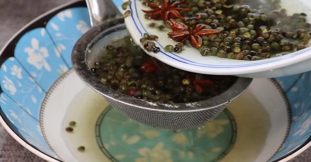 花椒水 花椒水（花椒水泡脚的功效与作用） 美食