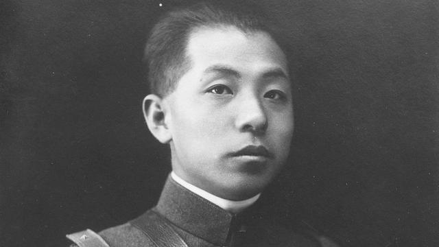 1990年张学良被释放，记者问他最想见谁，他竟说了位“汉奸”名字