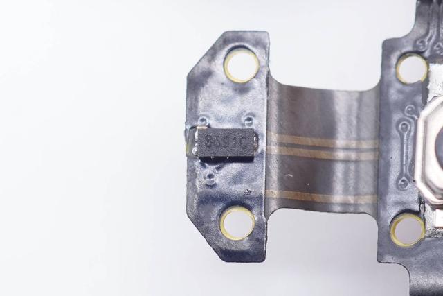 采用高通QCC3040蓝牙主控，omthing首款降噪耳机AirFree2拆解报告