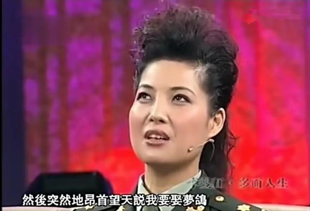82岁李双江现身饭局，心情好高歌一曲现场掌声不断，却惹网友吐槽