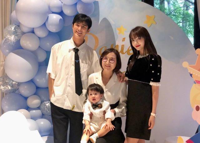 麦迪娜妈妈身份(麦迪娜妈妈带外孙出门)