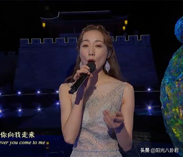 中秋晚会女星镜头：刘诗诗古装抢眼，薇娅仪态绝，欧阳娜娜小清新