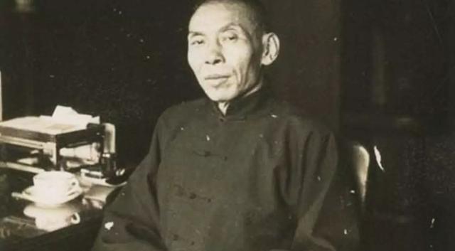 杜月笙爱女：在外漂泊半生，71岁回上海老宅，发现门匾中有惊喜