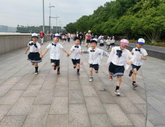 “你死后财产都是我爸的”孩子的童言无忌，背后揭示父母处事问题