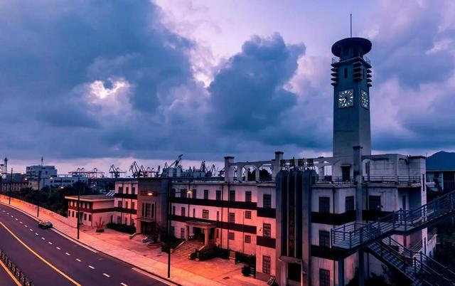 中国医药圈传奇夫妻：一人执掌一家上市公司，都是行业龙头