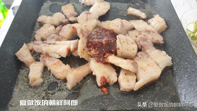 一家三口在家怎么做烤肉（家里的小媳妇赶紧学会这个烤肉）(4)
