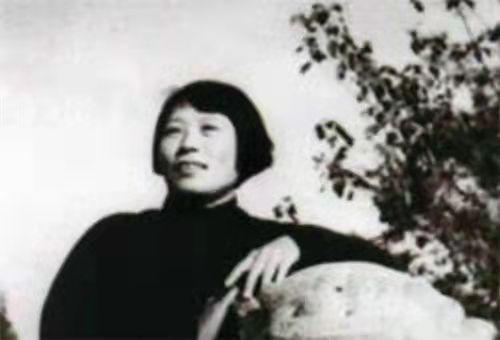 博古简历:博古遇难后，他的家人在党内身居要职，最高官至副国级