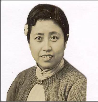 张一贯女士(1901年-1978年)原配夫人邹氏在1928年难产去世,1929年钱穆