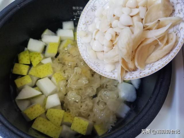 霜降一到多喝4白汤，80岁老奶奶的养生方，润肺止咳皮肤有光泽