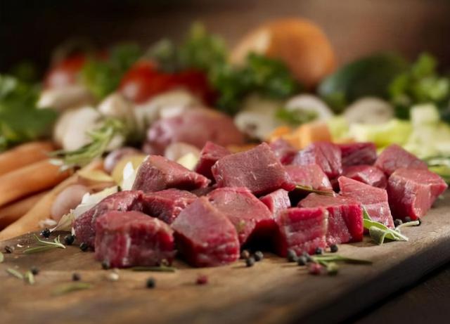 牛肉吃多了会致癌？医生提醒：真正要少吃的是这3种肉