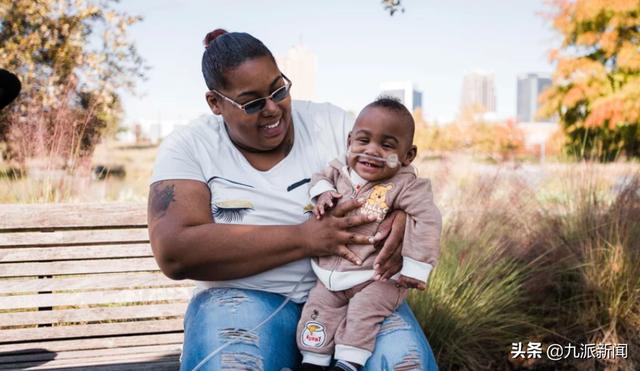 美国一男婴刷新最早早产儿世界纪录 提前132天出生 出生仅420克