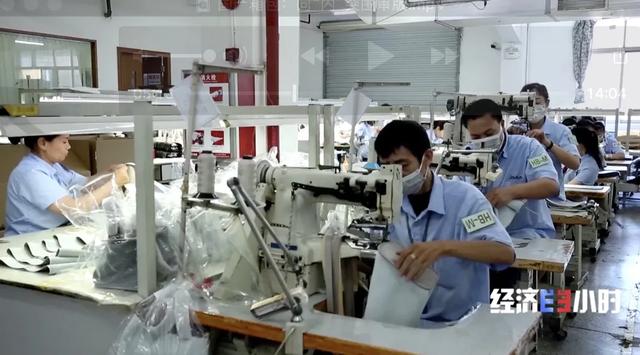 代工一个国际顶级品牌手提包，利润最高80元？国内最大奢侈品包代工厂，这样破局