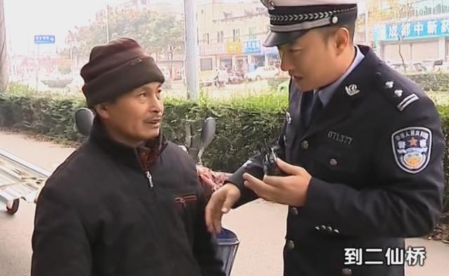 "谭sir不为所动,立即开展了诱导式教育,想让对方意识到走快车道是错误