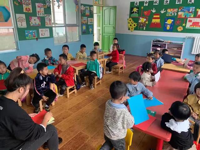 「童心筑梦 喜迎国庆」榆树幼儿园庆国庆手工制作活动