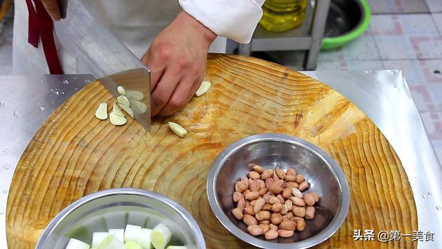 宫保鸡丁美食