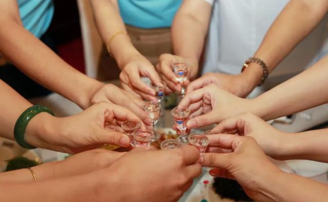 中餐敬酒礼仪图片