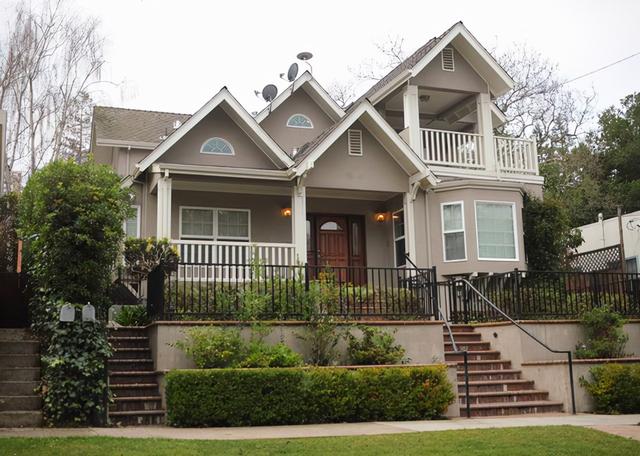 扎克伯格的700万豪宅有多奢华？机器人担任管家，负责做饭带孩子