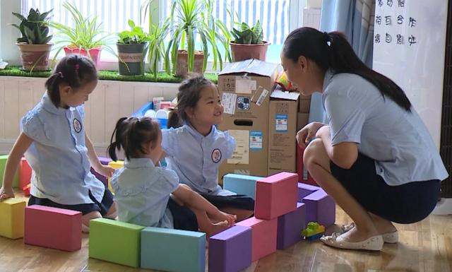 教育部发展普惠性幼儿园，2025年入园率超9成，三胎带娃不用愁