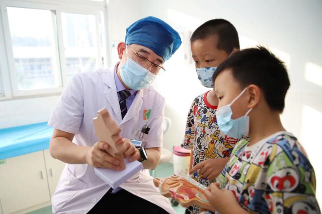 张口呼吸会长歪，用“闭嘴贴”？医生：胡来！