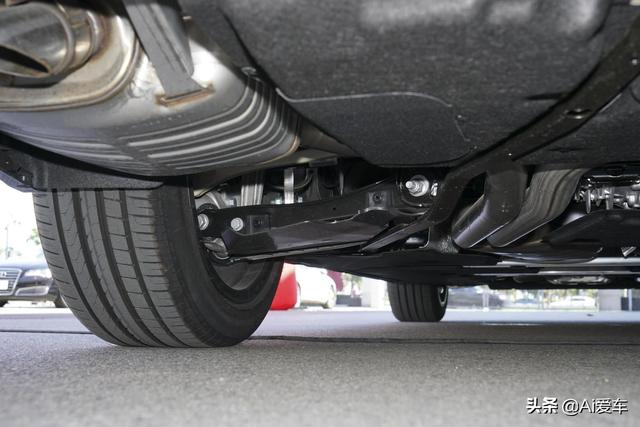 2.4L油耗V6带四驱，进口顶级旗舰豪华轿车，4.9S破百，奥迪A8 PHEV