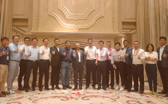 华录集团党委委员、副总经理陶雄强率队赴华为全面推进战略合作