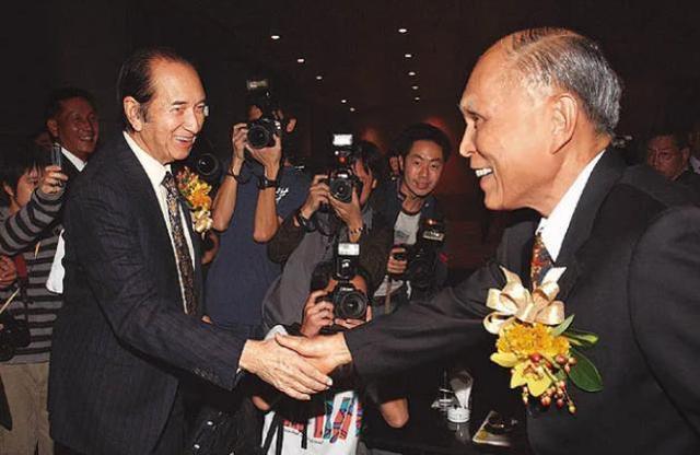 当年霍英东建议分拆赌牌，何鸿燊因此走下坡路，导致错失世界首富