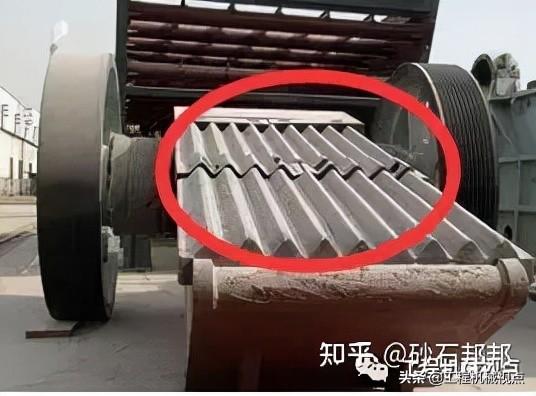 颚式破碎机调整板安装图