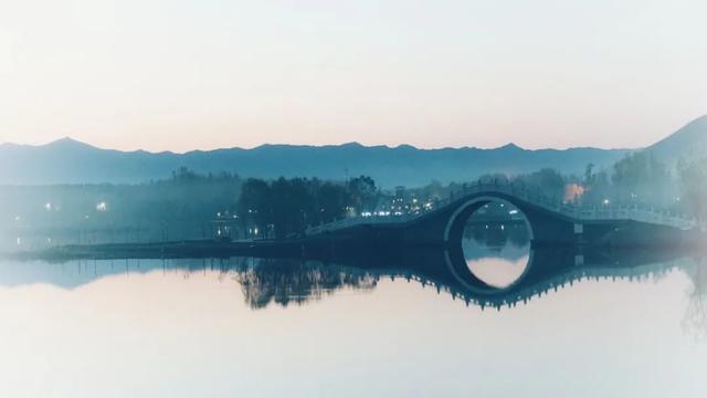 读后久久不能忘却的诗词句子，所谓一眼万年，也不过如此