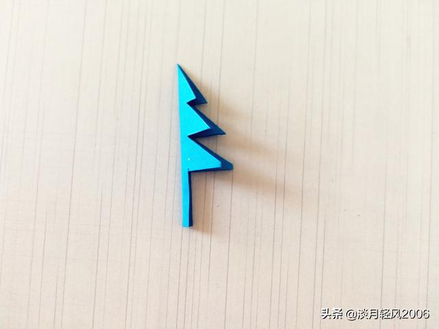 幼儿园手工，简单剪纸，用一张纸剪松树，好学又好看