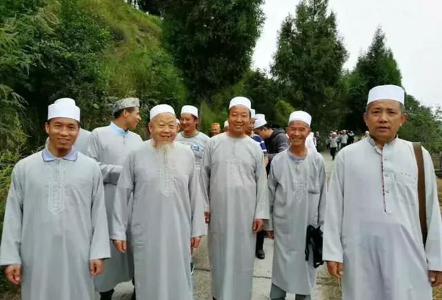 回族服饰特点 回族服饰特点（回族服饰图案及寓意） 生活
