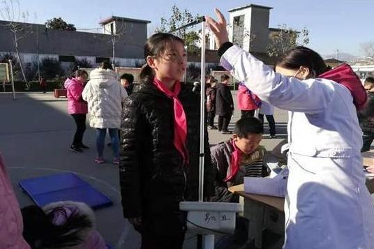 14岁女孩身高直冲168，儿科医生：3种食物是“长高王”，可多吃点