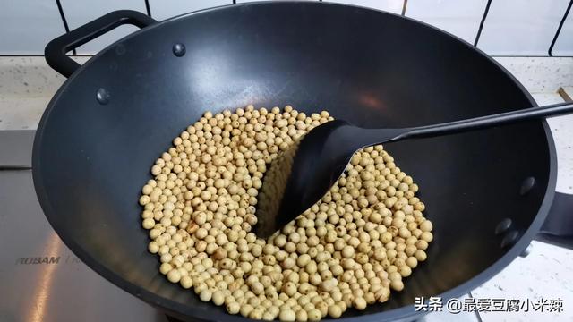 豆子用破碎机打成粉