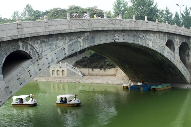 赵州桥位于哪个省份（赵州桥位于哪个省份哪个县赵县有那些玈游景点）